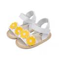 Sandali in tela bianca per neonati con fiori gialli e suola morbida antiscivolo - 11cm (0-6 Mesi) / Bianco