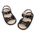 Glänzende schwarze Baby-Lauflernsandalen mit großer Schleife und Silberschnalle - 13cm / Schwarz