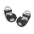 Baby Mädchen Stoff Sandalen in Schwarz mit Schleife und Streifenfutter Größe 18 - 12-18M / Schwarz