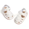 Sandali bianchi da bambino in pelle PU testurizzata con chiusura in velcro e lacci - 12cm (6-12 Mesi) / Bianco
