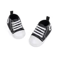 Scarpe neonato in tela bianche e nere con suola morbida e design stringato - Piccolo / Nero