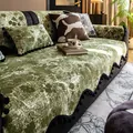 Copridivano in ciniglia verde muschio con bordi a pompon neri e cuscino abbinato - 70*70cm / Anxiang Verde