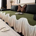 Copridivano in ciniglia verde scuro con balza plissettata bianco crema e perle - 70*70cm / Verde