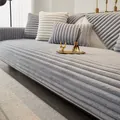 Donkergrijze en ivoorwitte gestreepte dikke antislip bankovertrek van imitatiekonijn - 70*120cm / Warm Gestreepte - Grijs