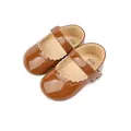 Chaussures Mary Jane marron pour bébé avec bords festonnés et finition en cuir verni brillant - 11cm / Marron