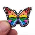 Regenbogen-Schmetterling PVC-Schuhclip für Clogs mit bunten Flügeln und weißen Punkten - Regenbogen Schmetterling Stil (8)