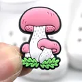 Breloque de chaussure champignon rose avec feuille verte pour sabots et jardins - Champignon de dessin animé