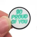 Grazioso ciondolo per scarpe in PVC con testo 'SO PROUD OF YOU' in verde menta - Stile Così Orgoglioso di Te (20)