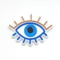 Gedetailleerd macro-zicht van de PVC Evil Eye schoenbedel voor klompen met blauwe accenten - Radiale Wimpers Boze Oog (20)