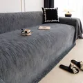 Copridivano grigio scuro in ciniglia con texture a righe verticali e frange decorative - 180x130 / grigio scuro