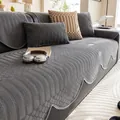 Copridivano in ciniglia grigio scuro con motivo jacquard e bordi ondulati - 70*70cm / grigio scuro