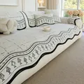 Copridivano minimalista in ciniglia beige con motivi neri a onde e pesciolini - 70*70cm / Nero