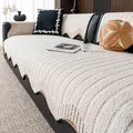 Fundas de sofá de felpa blanco crema con bordes ondulados y textura acanalada de invierno - 70x70cm / Blanco y Café