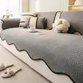 Cuscino per divano in ciniglia blu grigio con motivo a foglie e bordo ondulato nero - Motivo a spiga / 70x70cm / Grigio