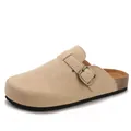 Klassische beige Wildleder-Clogs mit Korksohle und Bronzeschnalle für Damen - Gebrochenes Weiß
