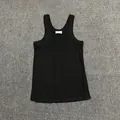 Detalle de camiseta negra de algodón con cuello en U y tirantes anchos plana - EU 38 / Negro