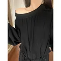 Schwarzes schulterfreies Langarmkleid mit weißen Kontrastnähten und Knöpfen an der Schulter - EU 34 / Schwarz
