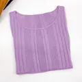 Slim fit lavendel gebreide damestop met verticale ribtextuur en ronde halslijn - XS / Paars