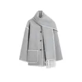 Cappotto corto in lana grigia con sciarpa integrata e cuciture bianche a contrasto - EU 38 / Grigio chiaro