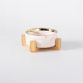 Bol pour chat en céramique marbrée rose avec bord doré et support en bois - Bol Rose Marbré Bordure Dorée - avec Support Bois Simple