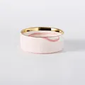 Gamelle pour chat en céramique marbrée rose avec bord doré et support en bois - Bol Rose Marbré - Bordure Dorée