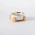 Gamelle en céramique marbrée avec bord doré sur un support minimaliste en bois - Bol Gris Marbré Bordure Dorée - avec Support Bois Simple