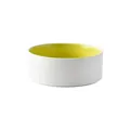 Bol pour chat minimaliste en céramique blanche avec intérieur vert citron sur fond blanc - Petit / Extérieur Blanc Intérieur Vert
