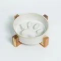 Gamelle anti-glouton en céramique beige avec motif patte et support en bois surélevé - Bol Mangeoire Lente Blanc Glacé au Four Avec Support Simple