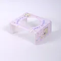 Violetter erhöhter Einzel-Napfhalter aus Acryl mit Bären-Cartoon und süßem Kuchendruck - Nr. 2 Bär & Hase Acryl-Einzelständer / Lila