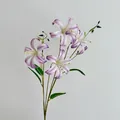 Einzelner 3D-Lilienzweig mit weiß-violetten Blüten für die Tischdekoration - Hellviolett