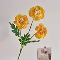 Dreiköpfige künstliche gelbe Ranunkel Seidenblume für Haus- und Hochzeitsdekoration - Gelb