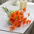 Ramo de margaritas artificiales naranja vibrante con cinco cabezas para decoro de hogar - Naranja