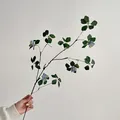 Planta de loto artificial con flores azul claro y hojas verdes sostenida a mano - Estilo Corto (84cm) / Azul