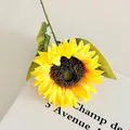 Girasole artificiale a stelo singolo con petali di seta gialla e foglie per la decorazione - Giallo