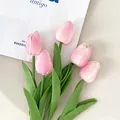 Ramo de tulipanes artificiales de PU rosa con cinco capullos realistas para decoración - Rosa Sakura
