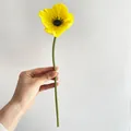 Flor de amapola artificial de PU amarillo brillante sostenida a mano para decoración hogar - Amarillo