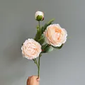 Bouquet de pivoines artificielles avec deux fleurs de champagne et un petit bouton - Champagne