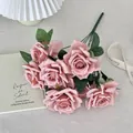 Boeket van zeven kunstmatige vintage roze rozen met realistische bloemblaadjes - Lichtkoffie