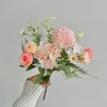 Künstlicher Blumenstrauß mit rosa Rosen, Hortensien und Gänseblümchen für die Hochzeitsdeko - Rosa