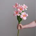 Rosa PU Tulpenstrauß mit Farbverlauf von Hand gehalten für Heim und Hochzeitsdeko - Nude Rosa