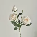 Kunstmatig wit rozenboeket met drie zijden bloemhoofden en een kleine bloemknop - Wit