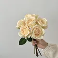 Bouquet de roses artificielles champagne réalistes avec six têtes pour décor rétro - Champagne