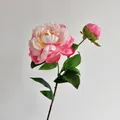Pivoine artificielle dégradée rose et blanc avec une fleur épanouie et un petit bouton - Rose Corail