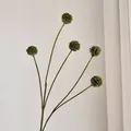 Kunstmatig groen billy balls boeket met vijf realistische bloemhoofden en lange stelen - 5 Koppen / Groen