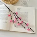 Rama individual de 55 cm con flores de ciruelo rosas para decoración de hogar - Mini Flor de Invierno Rosa