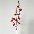 Rama de flor de ciruelo artificial de 55cm con flores rojas realistas y capullos - Mini Flor de Invierno Atardecer