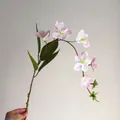 Rama de flor artificial colgante en degradado rosa y blanco con hojas verdes - Brocheta individual / Rosa