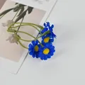 Blauer und gelber Kunstmargaritenstrauß für DIY-Bastelarbeiten und Dekorationen - Blau