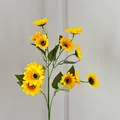 Mehrköpfiger künstlicher Sonnenblumenstrauß mit gelben Blüten für die Dekoration - Gelb