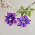 Ramo di clematide artificiale viola a due teste con foglie verdi per decorazioni - Viola scuro